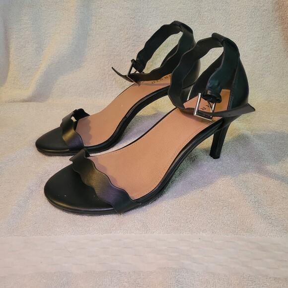 Torrid Black Faux Suede Ankle Strap Stiletto Heel Pumps Peep Toe Size 9W - Picture 3 of 11
